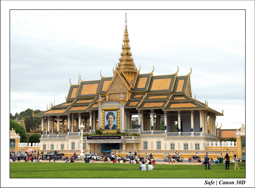 2006 - 07 - Phnom Penh - Place du palais royal 04